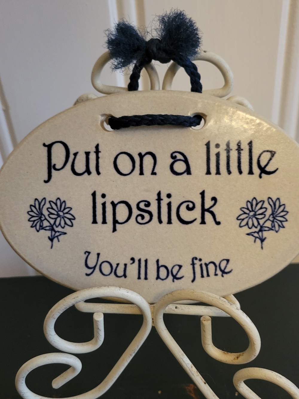 Ceramic Wall Plaque - Put on a Little Lipstick (Cream/Navy)